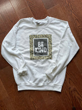 Load image into Gallery viewer, Be kind sweatshirt
