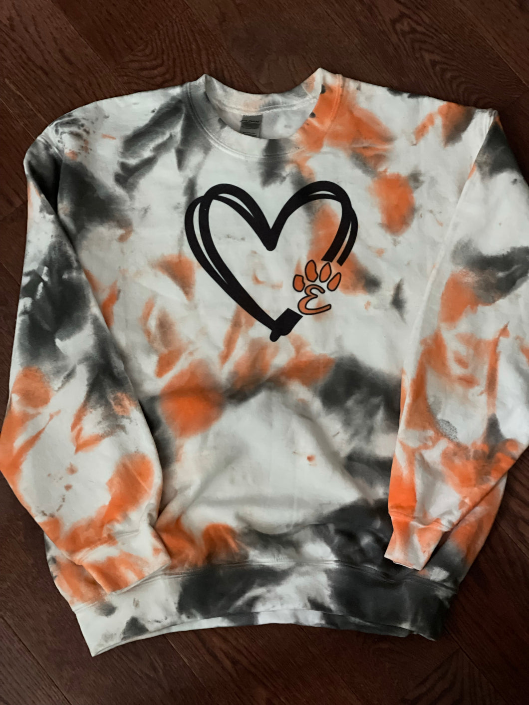 E paw heart sweatshirt